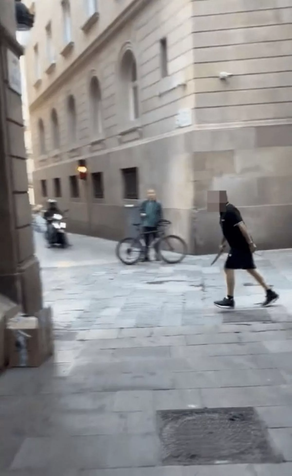 0_CHILLING-footage-has-emerged-showing-a-man-armed-with-a-huge-knife-running-through-the-streets-of-Ba