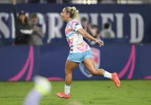 Adriana Leon, Wave keep rolling, rout Courage