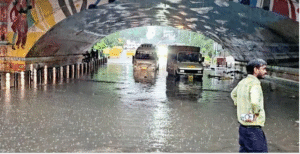 Heavy rain, strong winds batter Delhi; woman, 3 children die in house collapse