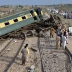 Coaches of Islamabad Express derails near Lahore in Pakistan, at least 30 injured