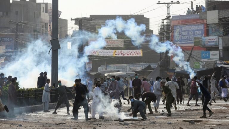 Pak plunges into chaos as 15 die in police firing during Islamist party rally