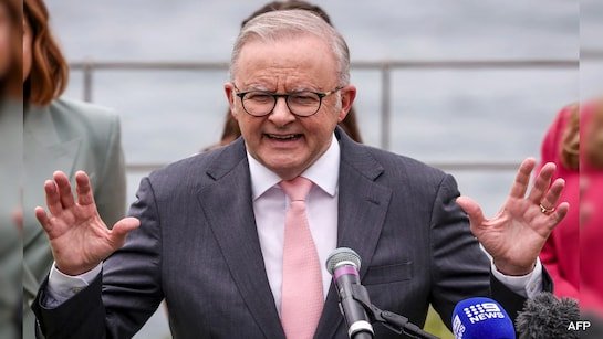 Australian PM announces gun buy-back plan, day of reflection following Bondi Beach shooting