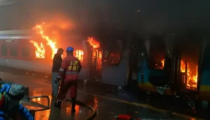 One dead as two bogies of Tata Nagar-Ernakulam Express catch fire in Andhra Pradesh